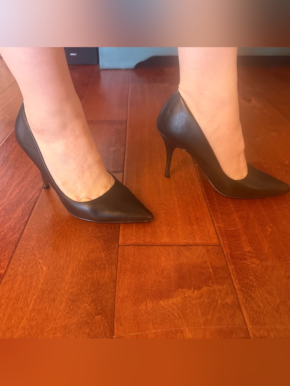 Linea Paolo Black Pointed Leather Heels, size 4 - Picture 6 of 6